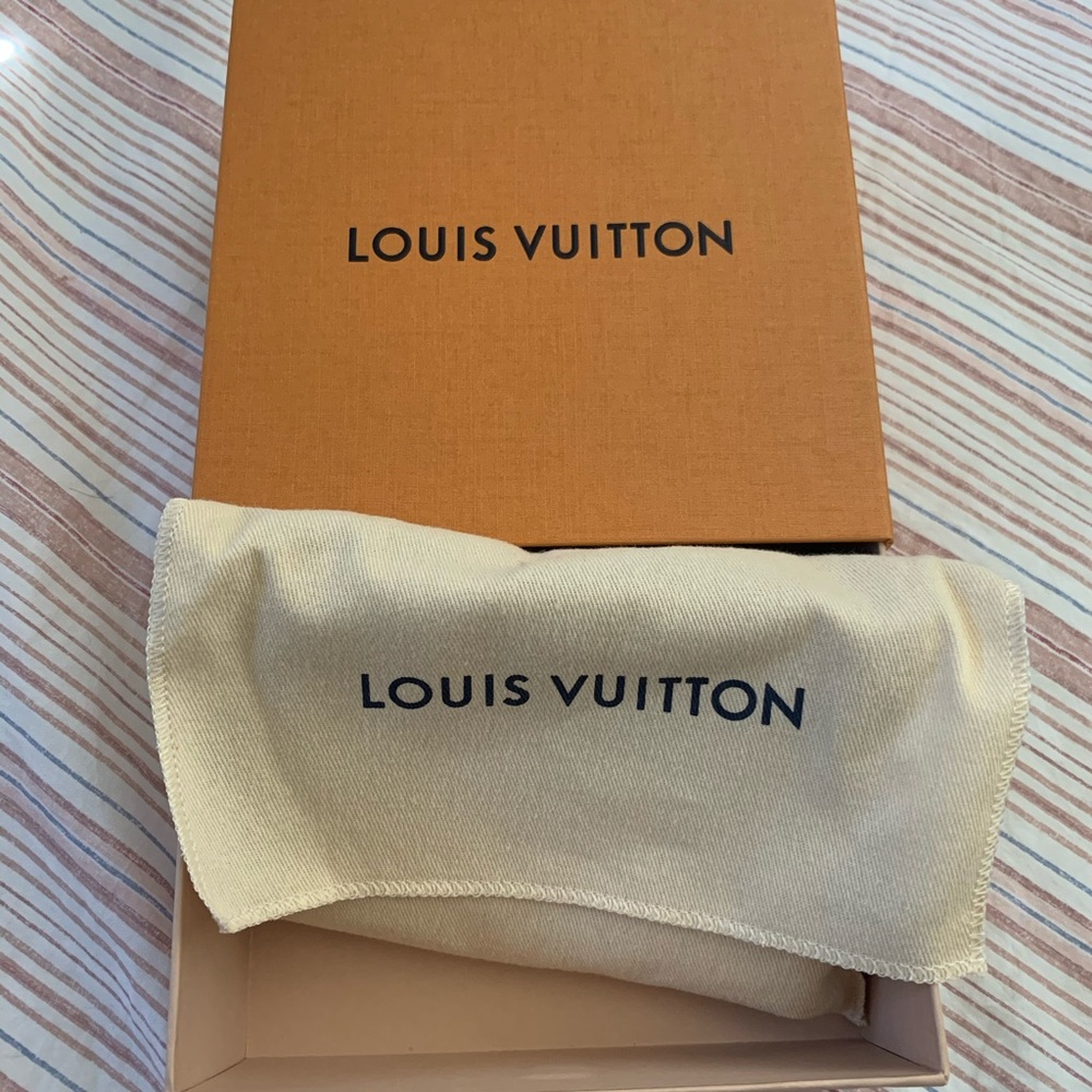Louis Vuitton Damier Azur Mini Pochette in White and Blue - Picture 5 of 8